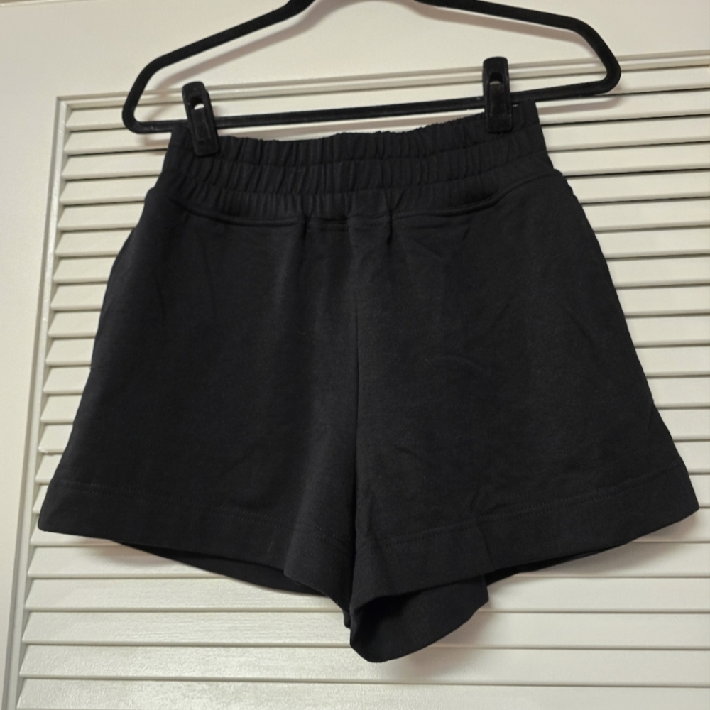 Aster - Black Casual Athletic Shorts With Elastic Waistband & Pockets
